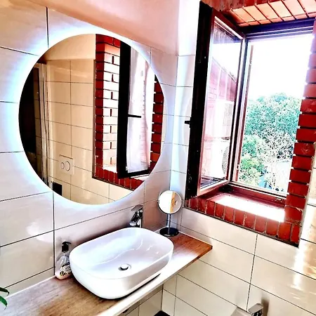 Sunny Home With Open View Terrace *